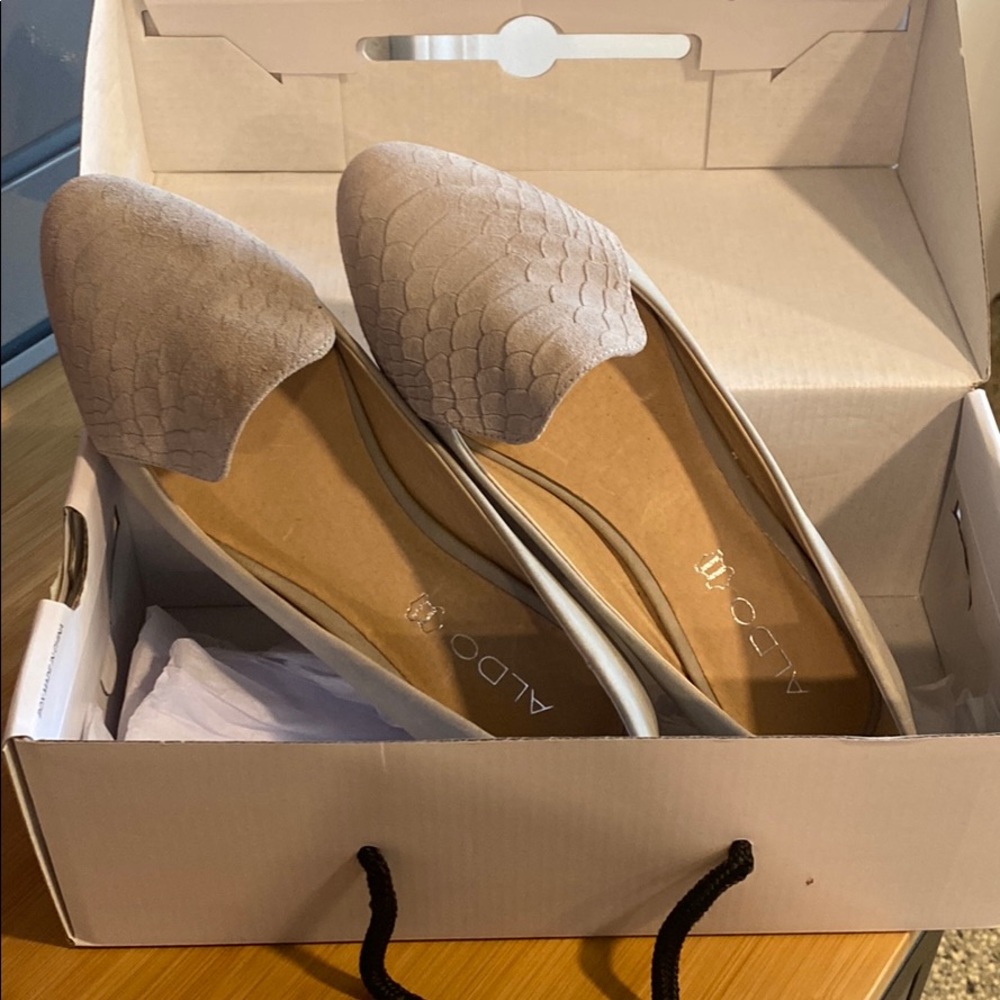 Aldo size 8.5 gray suede loafers